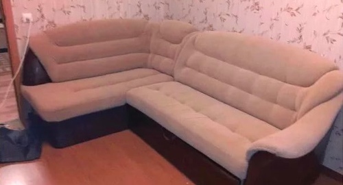 Перетяжка углового дивана. Ольховая